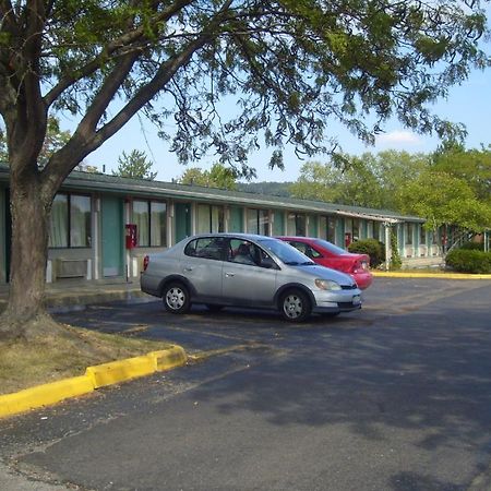 Relax Inn Lancaster Exterior photo